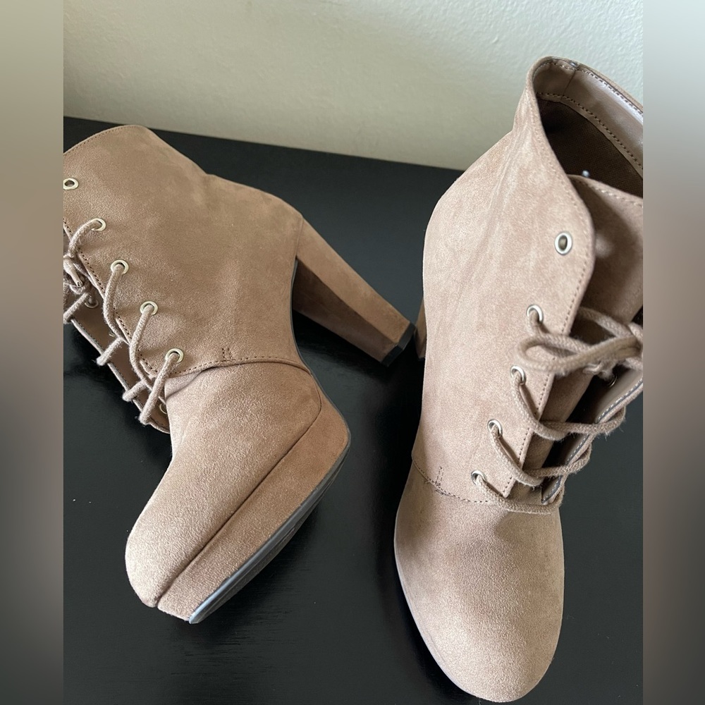 Forever 21 Camel booties. Size 8